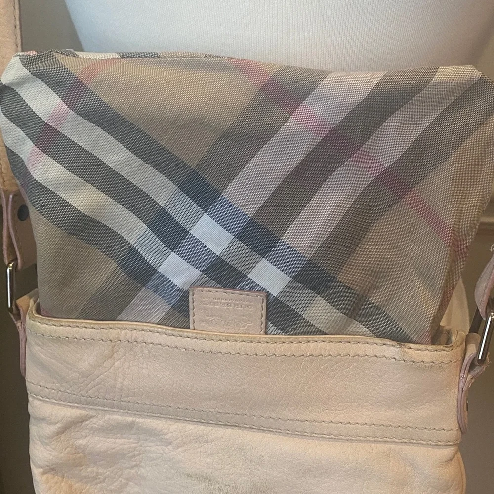 Vintage Burberry Pink Nova Check Lambskin Leather Messenger Crossbody Bag - Picture 10 of 17